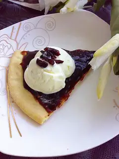 Cranberry ice cream pizza