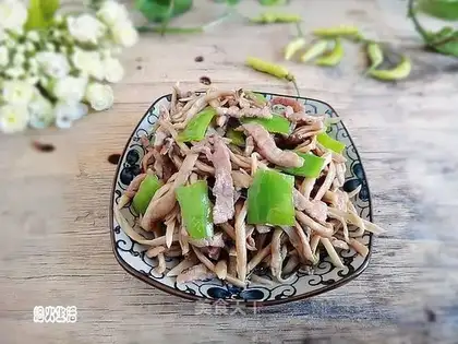 The hand tore up the tea and mushrooms