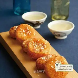 A chicken with sauce sticks