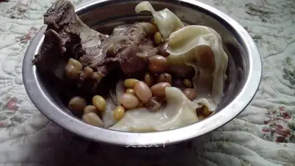 Bones soup and beans