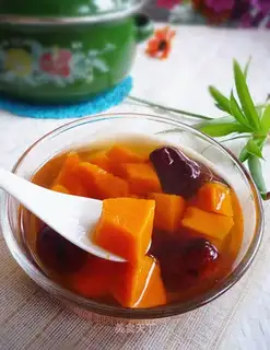 Red-tree pumpkin soup