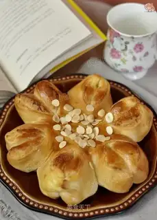 Cheese bouquet bread