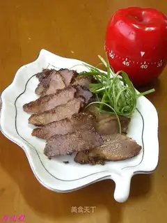 Honey sauce and roast meat