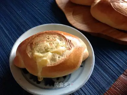 Cheese hand tore bread