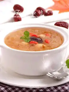 The silver spoon of the roses