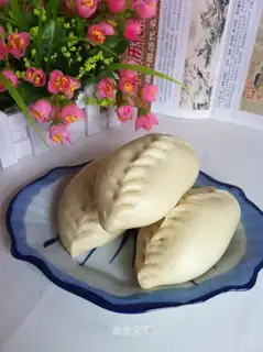 Puffy pork buns