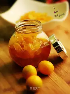 Vanilla gold and orange sauce