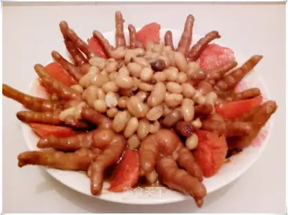 Peanuts burning chicken feet