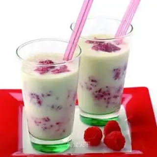 Redberry apple milkshake