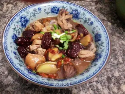 Chestnut steamed chicken
