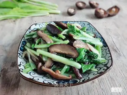 Fry mushrooms and cabbage