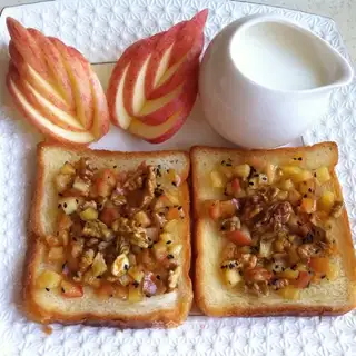 Applenut toast