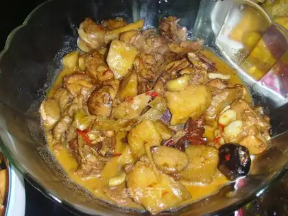 Chicken stew with potatoes and chestnuts