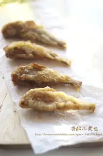 Snack, yellow fish