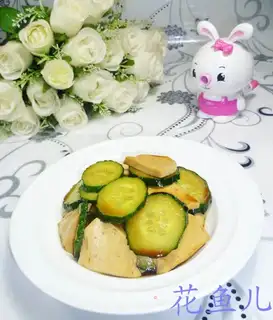 Sour chicken with cucumbers