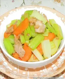 stir-fried pork slices with celery
