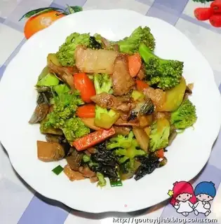 stir-fried pork with pickled cabbage and broccoli