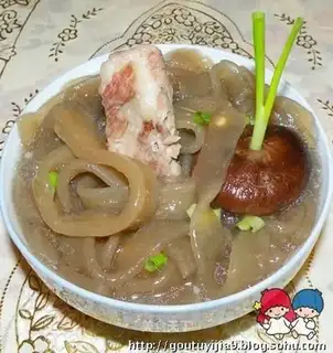 Stewed pork ribs with vermicelli skin