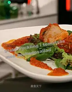 Fried chicken with tomato sauce and avocado salad