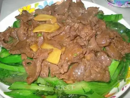 stir-fried beef with cabbage in oyster sauce
