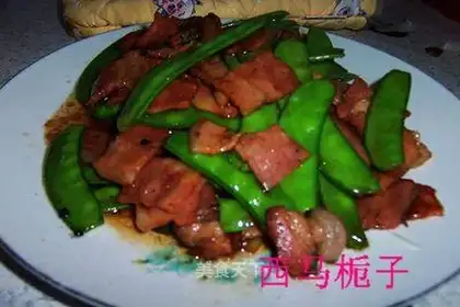 stir-fried bacon with peas