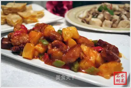 Pork stuffed with pineapple