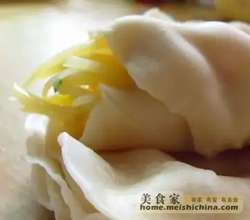 steamed buns rolled with vegetables