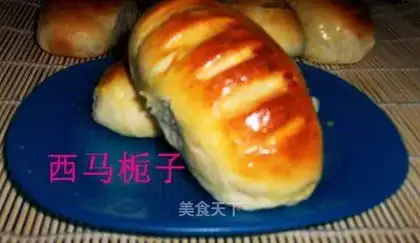 Small meal buns with bean paste