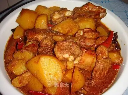 Stewed pork ribs with potatoes