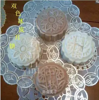 Two-color ice skin mooncake