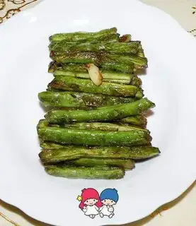 Dry stir-fried green beans
