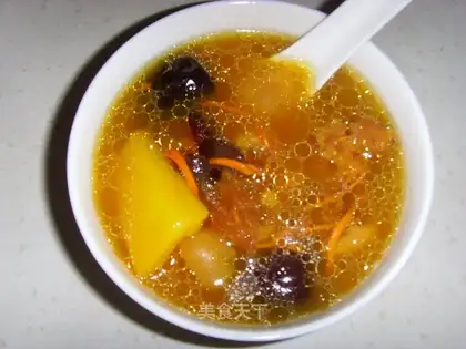 Stewed duck soup with caterpillar fungus and flower