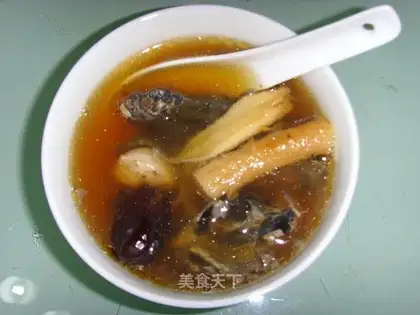 Stewed black chicken with ginseng and red dates