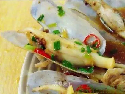 Steamed razor clams in soy sauce