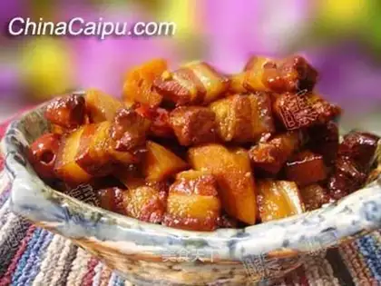 Braised pork with lotus root