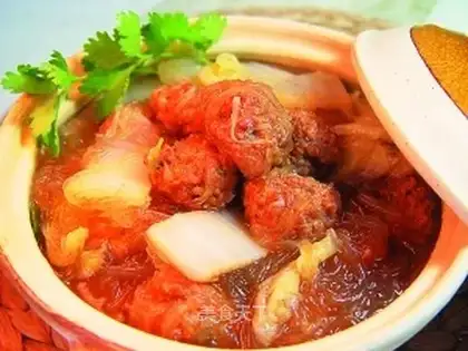 Stewed Chinese cabbage and lion's head