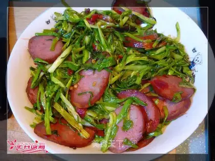 stir-fried red sausage with garlic sprouts