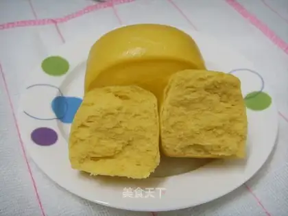 Pumpkin steamed buns