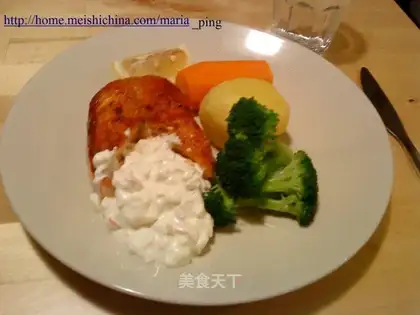 Pan-fried salmon with apple sauce