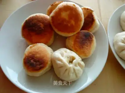 Pan-fried fish meat dumplings