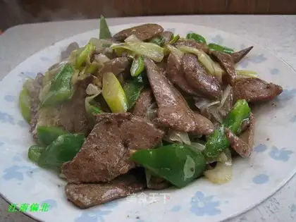 Fried pork liver with green onion