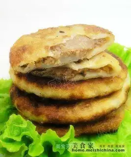 Hot noodle beef pie