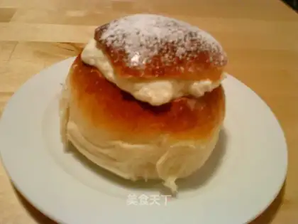 Cream Xiaoyuan Bread