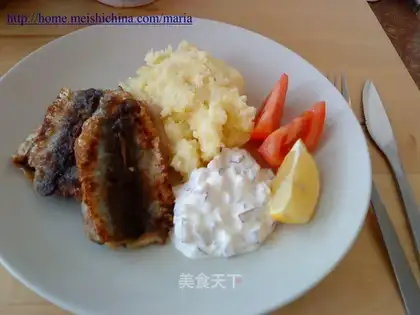 Pan-fried herring with mashed potatoes