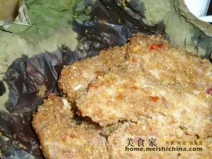 Gan version steamed ribs with lotus leaf rice flour