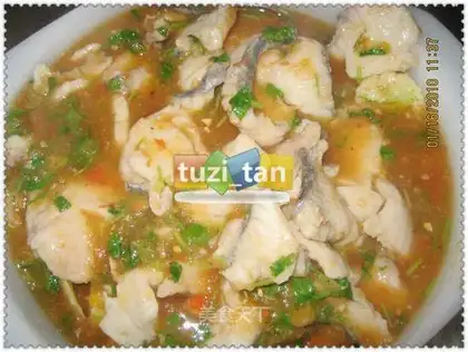 Boiled fish in tomato sauce