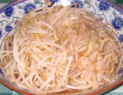 stir-fry bean sprouts