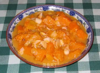 Braised pumpkin with diced garlic