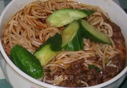Pork noodles with minced meat