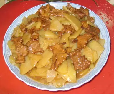 Fried potatoes with pork slices